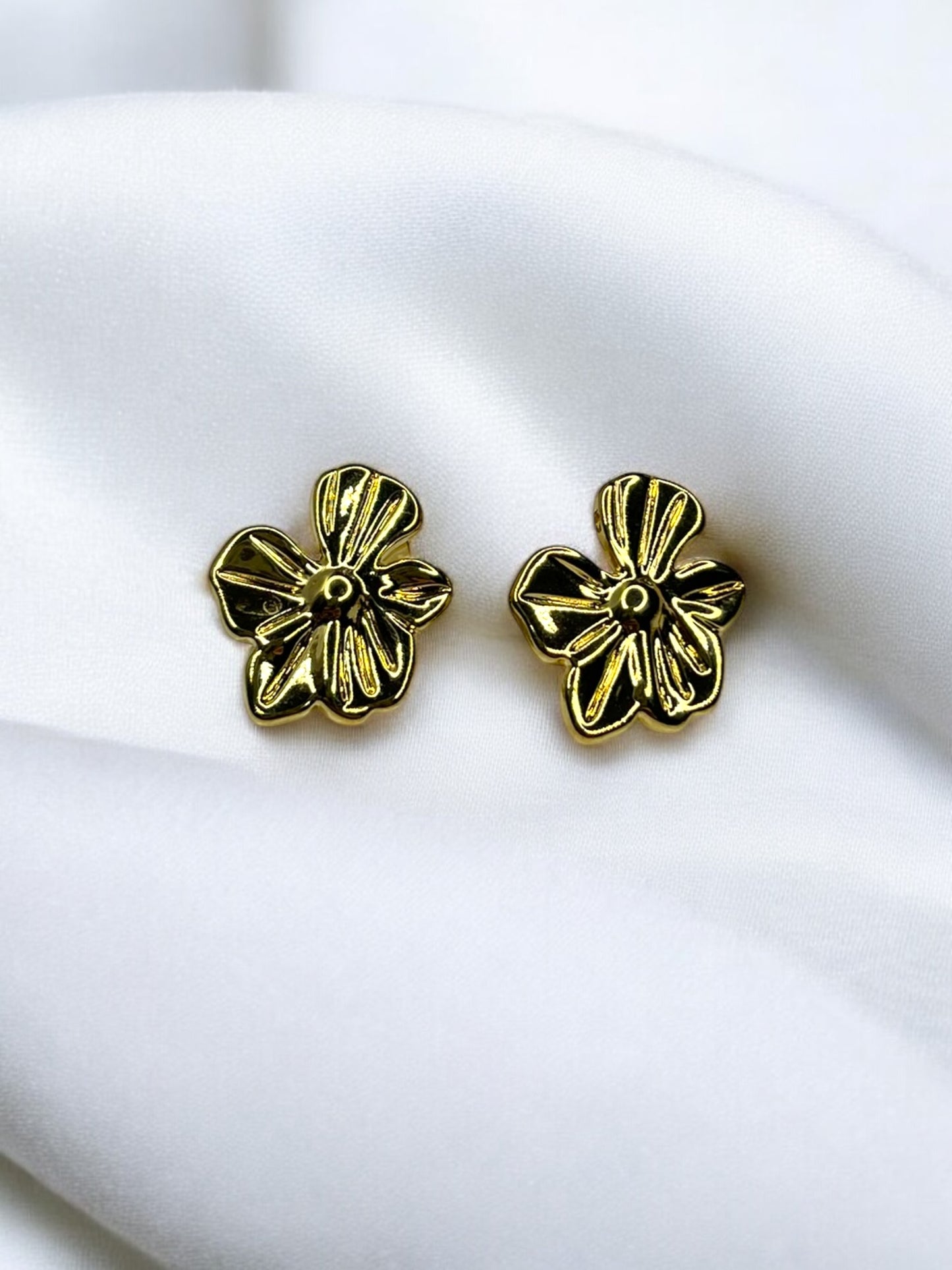 THE PETALYN SMALL EAR STUDS