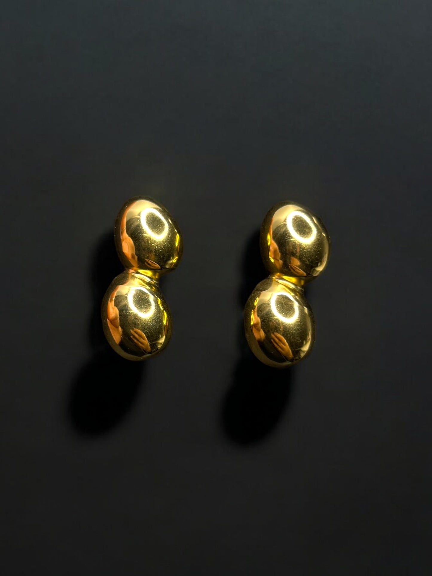 THE PERLAE EAR STUDS