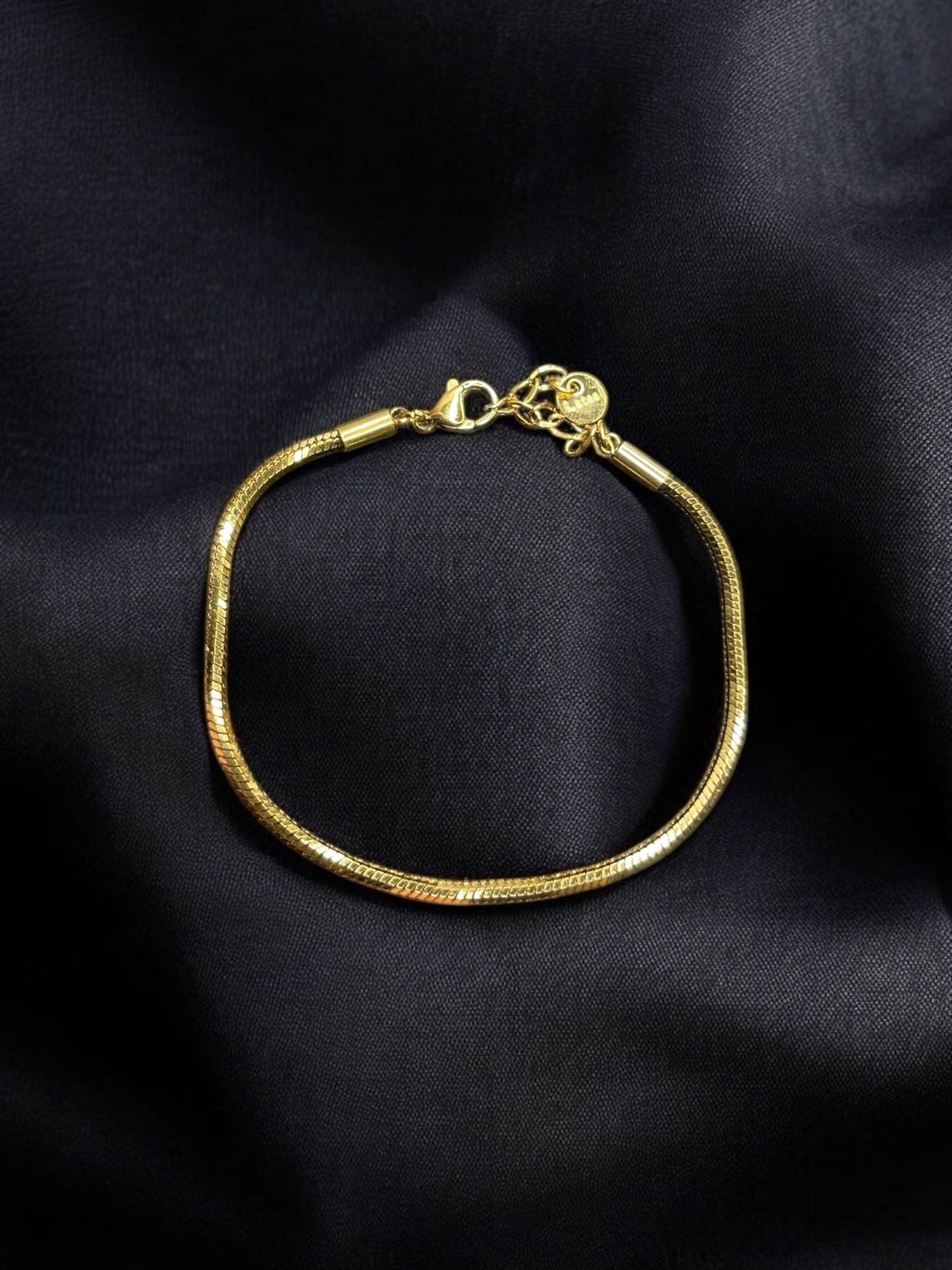 THE LUMIS BRACELET