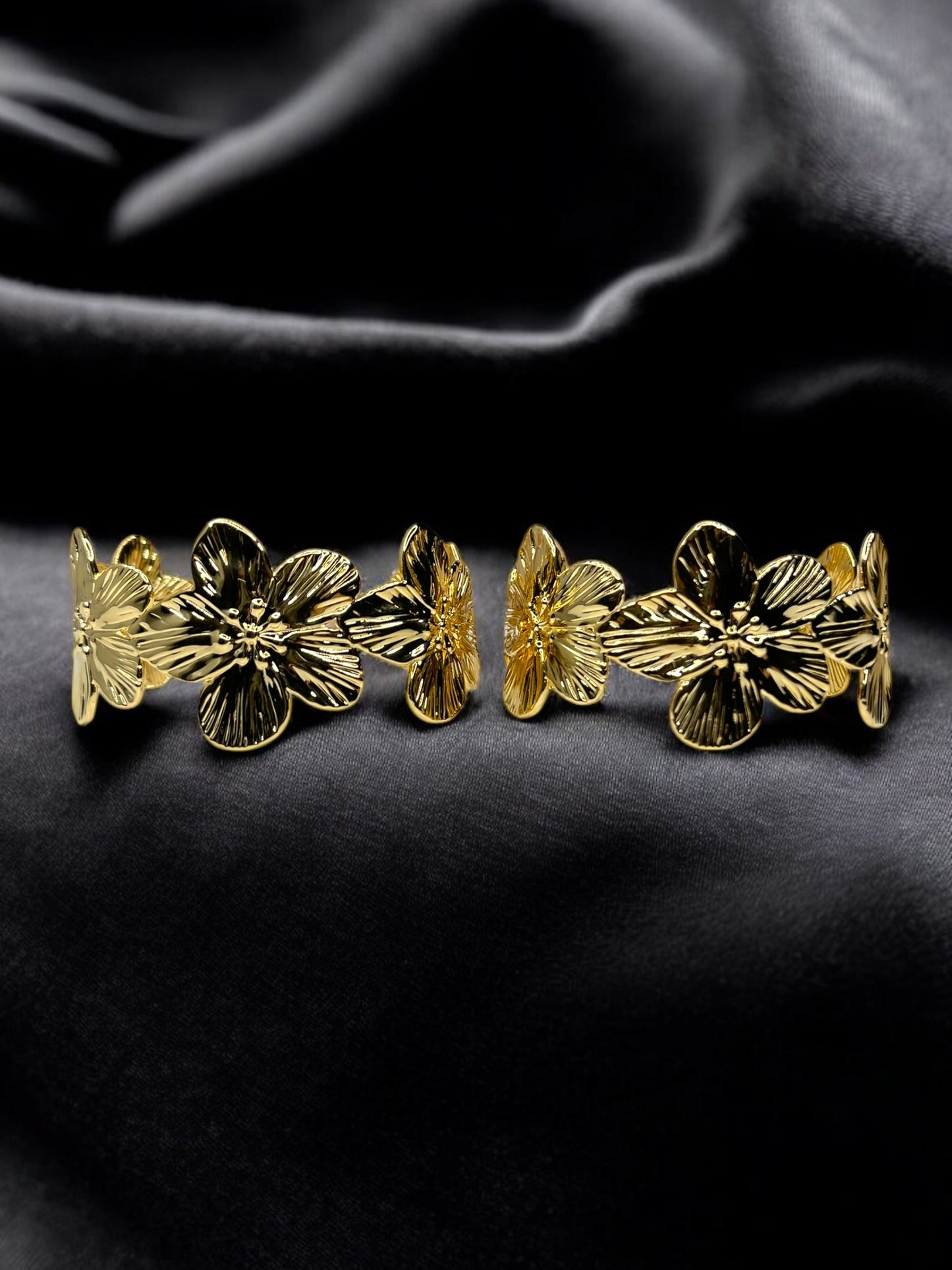 THE GOLDEN BLOOM BANGLE