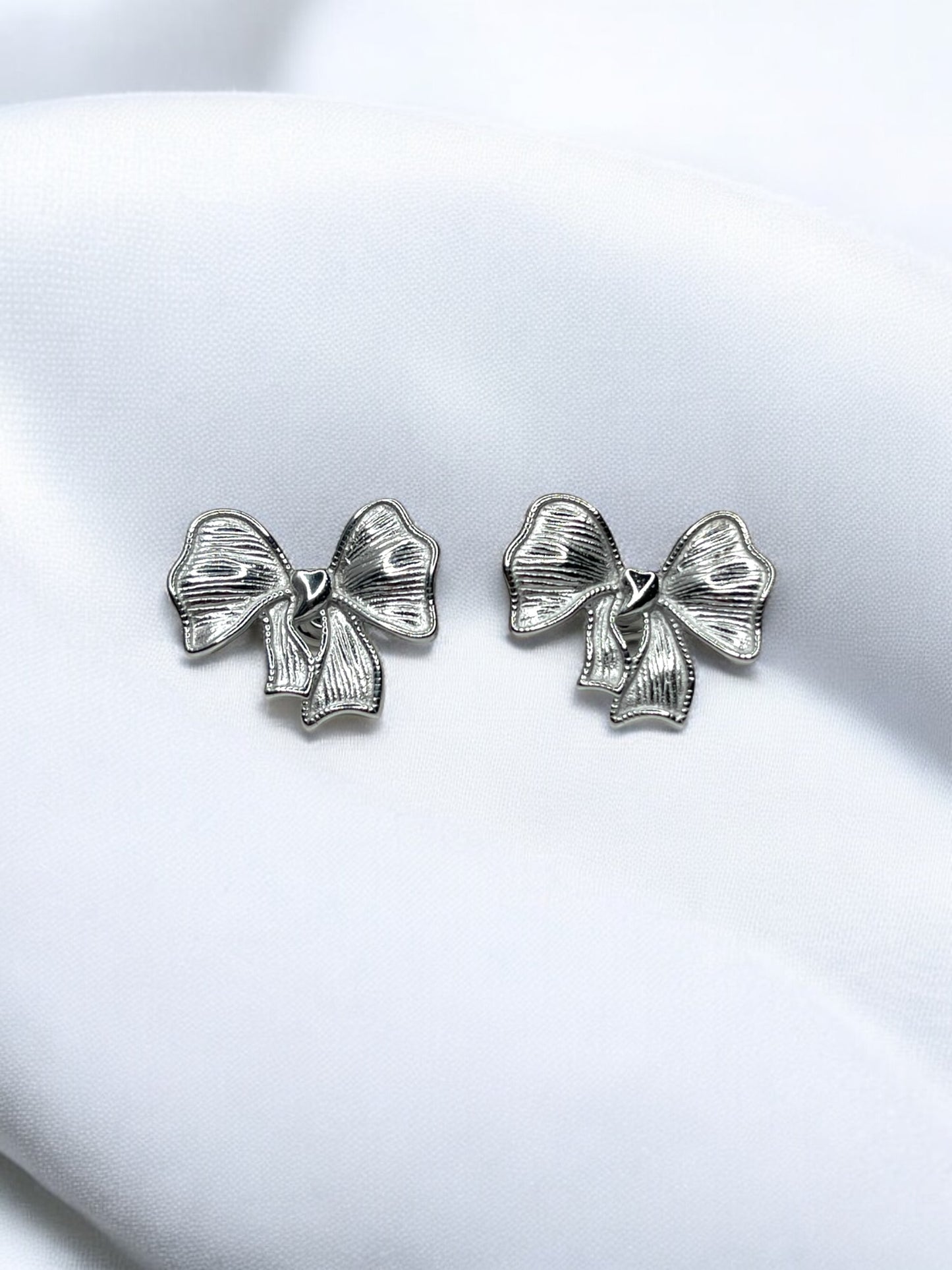 THE FLEURAE EAR STUDS