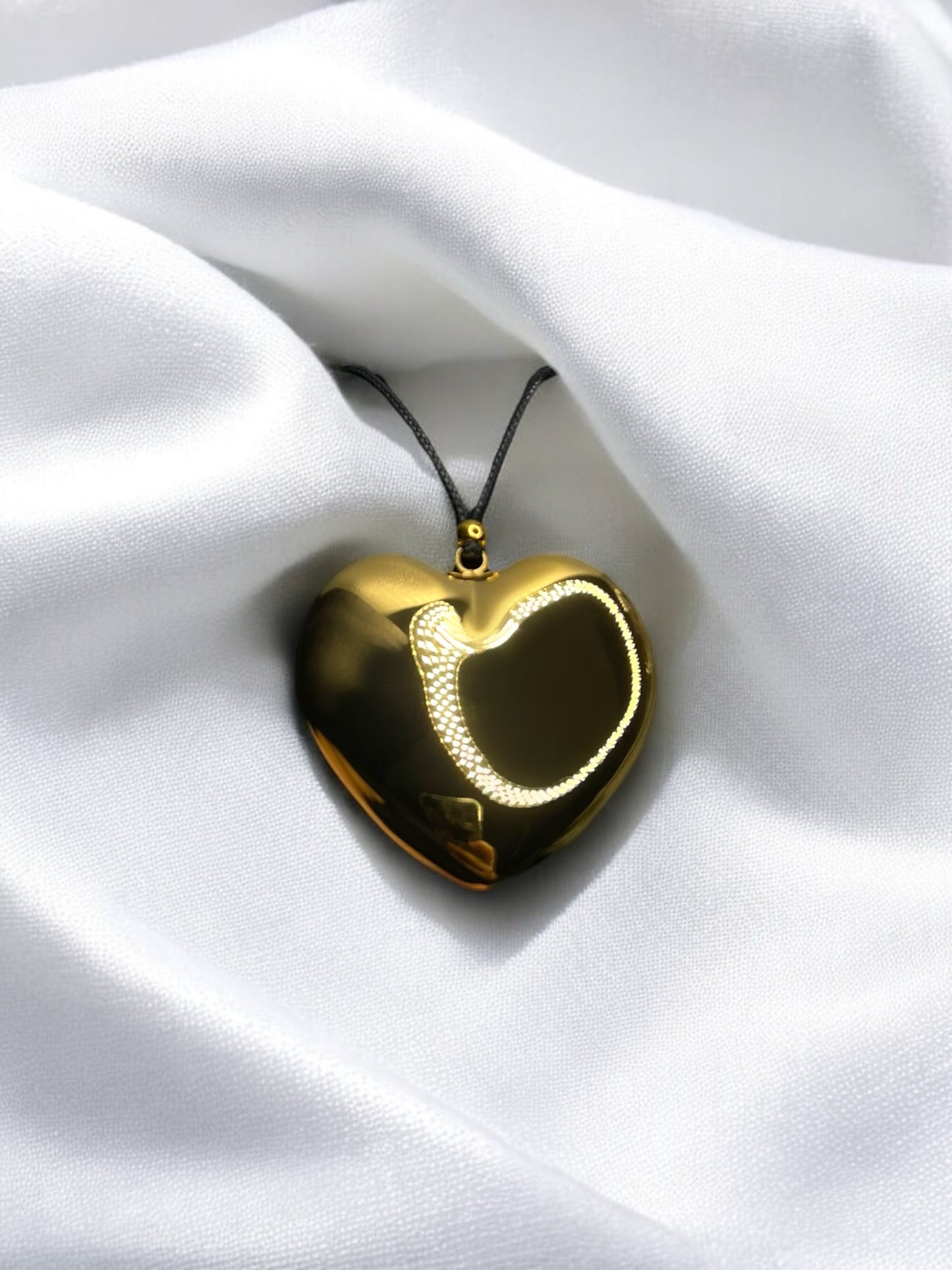 THE HEARTELLE NECKLACE