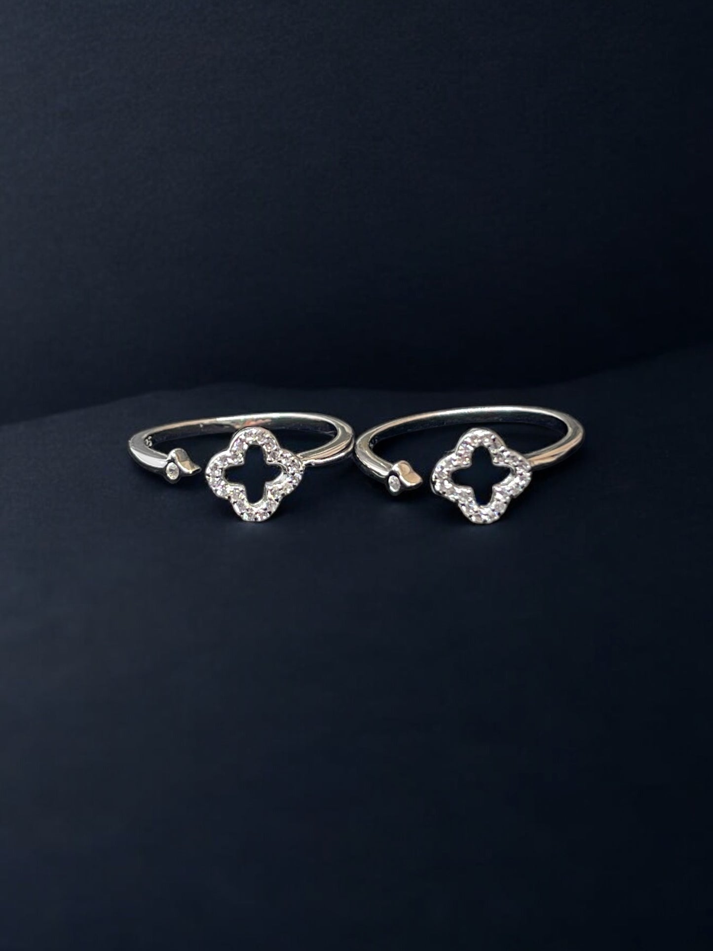 THE FLOUR LEAF CLOVER RING