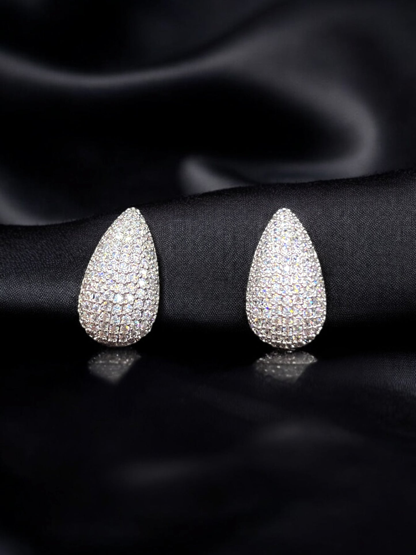 THE DIAMORA EAR STUDS