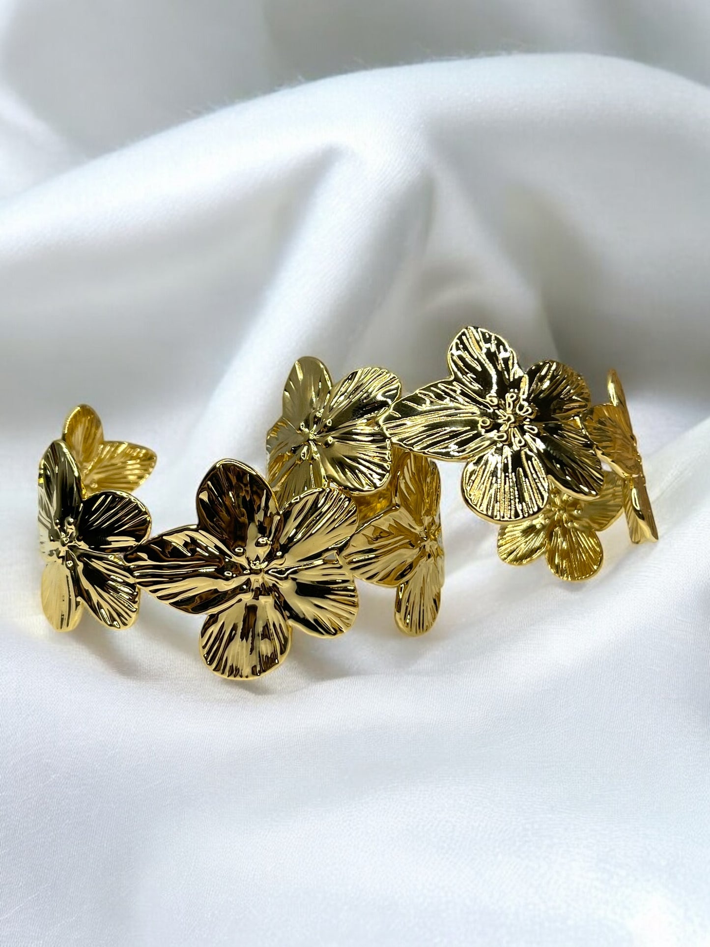 THE GOLDEN BLOOM BANGLE