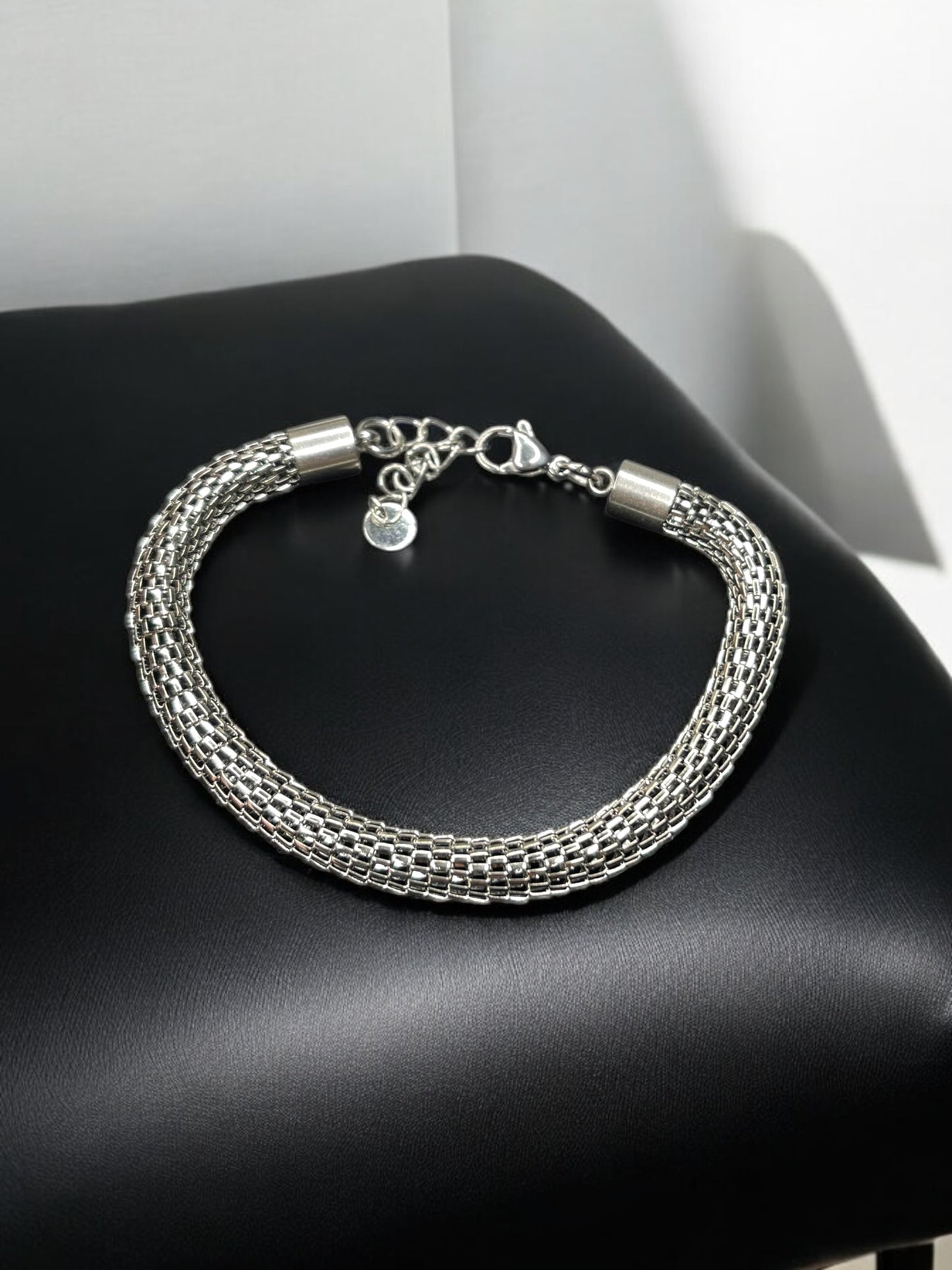 THE VELORA BRACELET