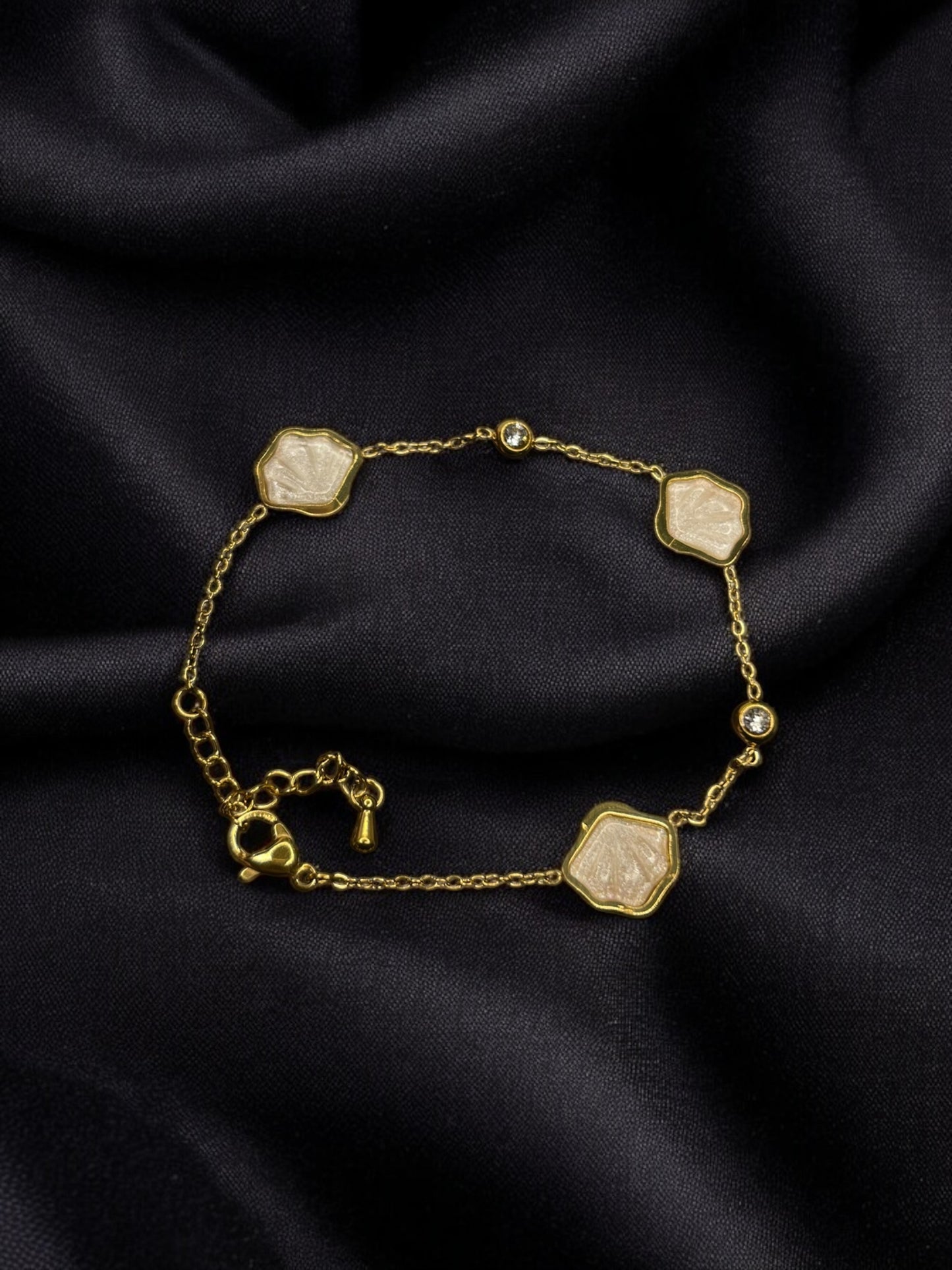 THE SHELLY BRACELET