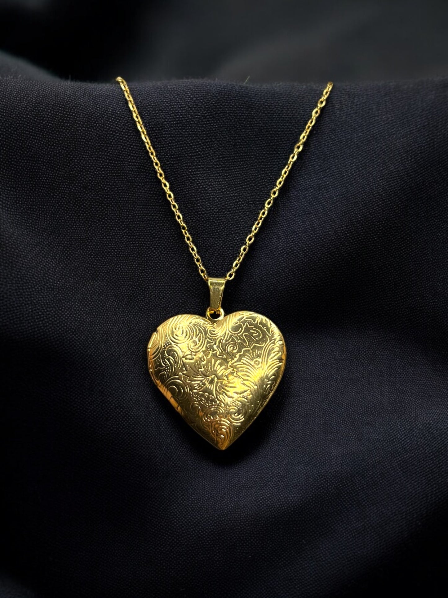 THE NIVELLE LOCKET NECKLACE