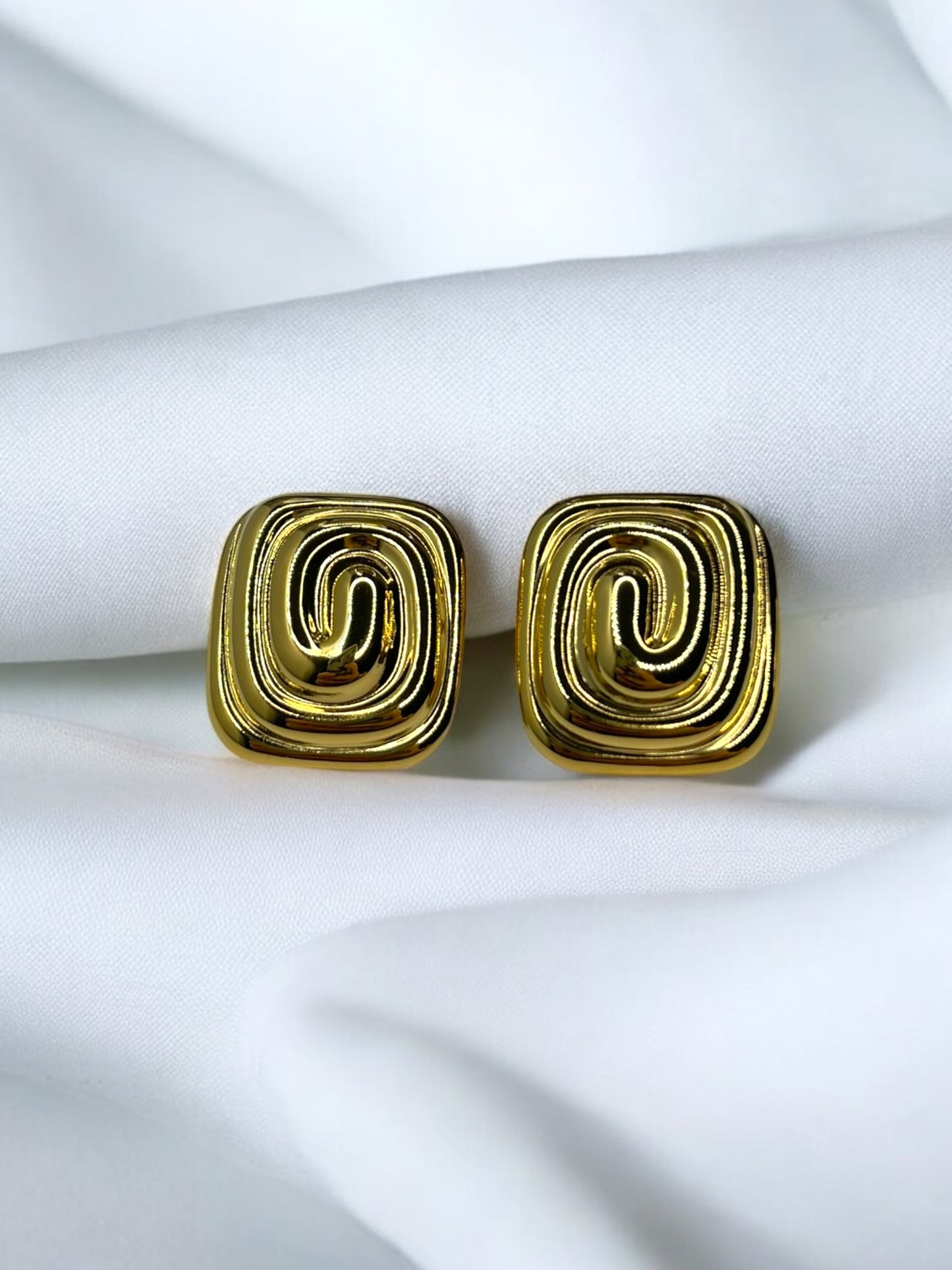 THE MARISELLE EAR STUDS