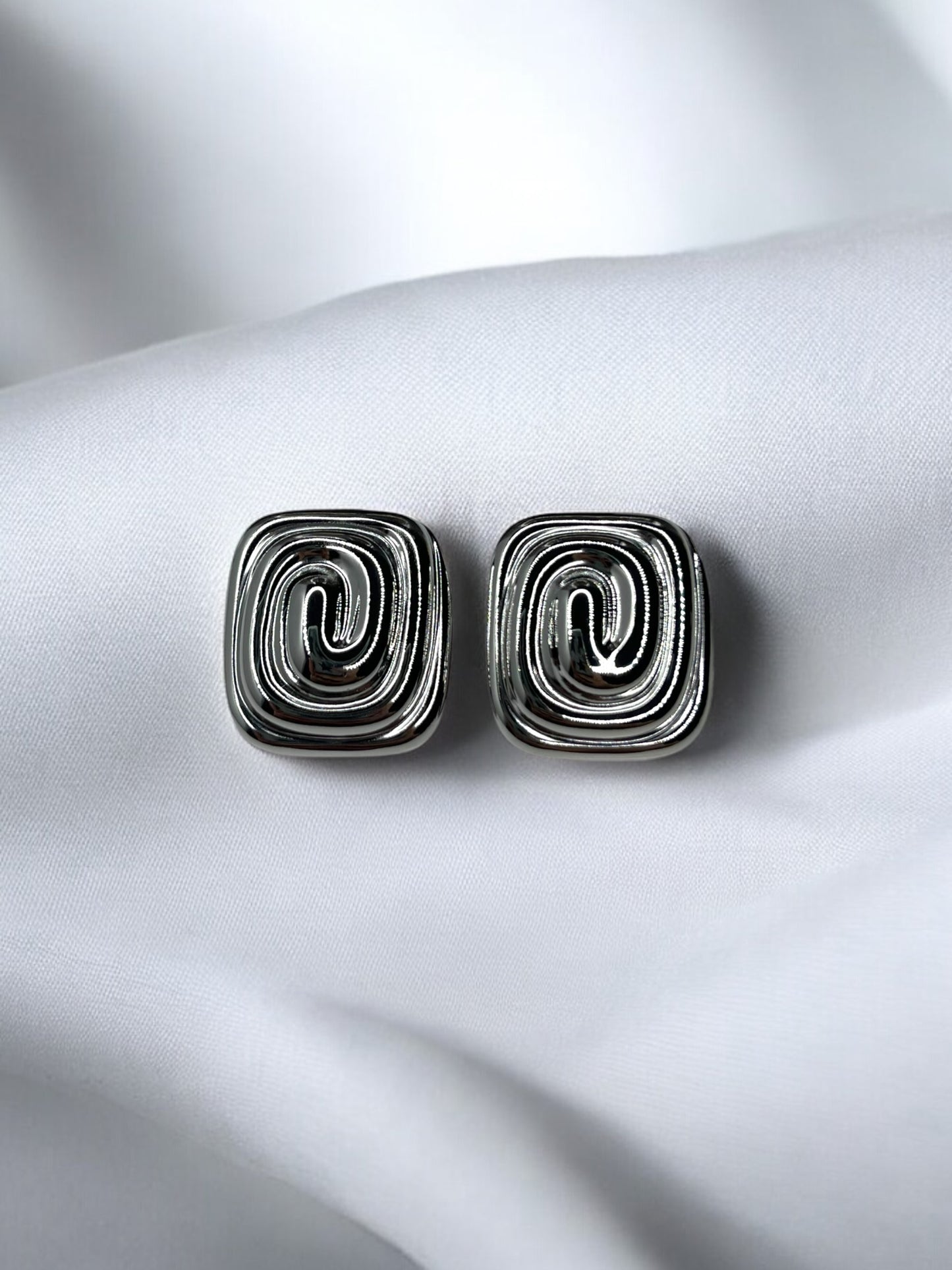 THE MARISELLE EAR STUDS