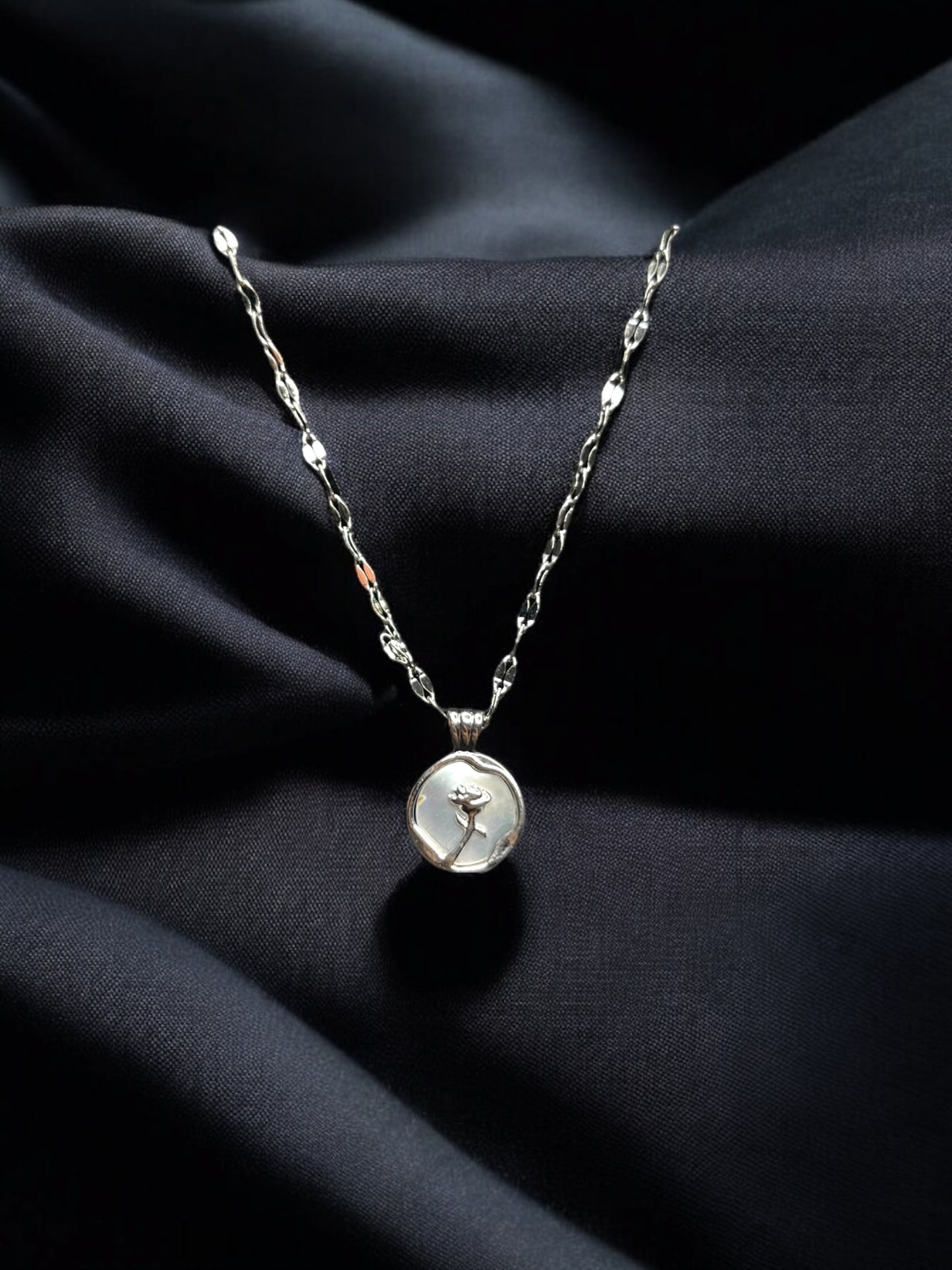 THE FLORIEN NECKLACE