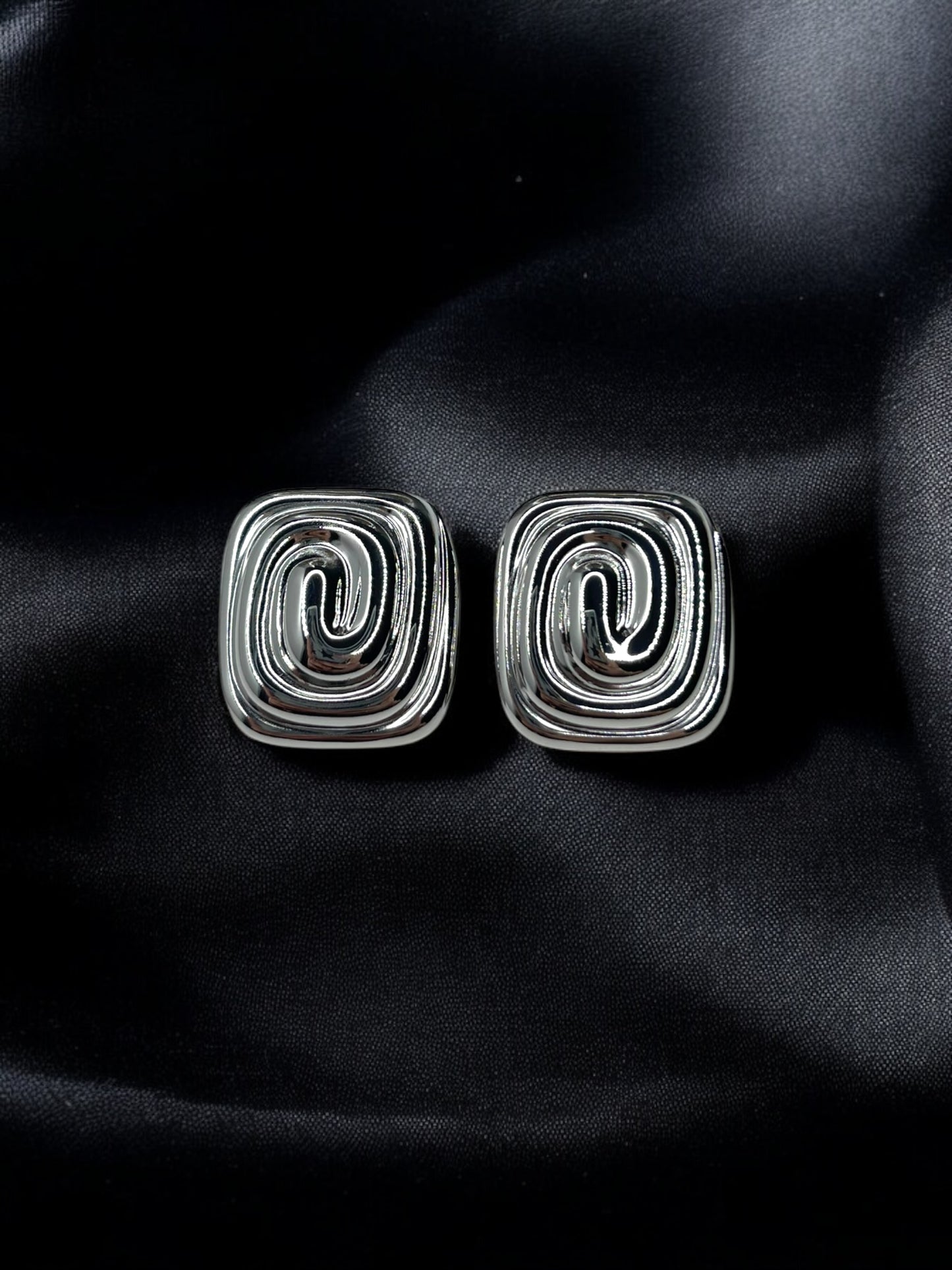 THE MARISELLE EAR STUDS