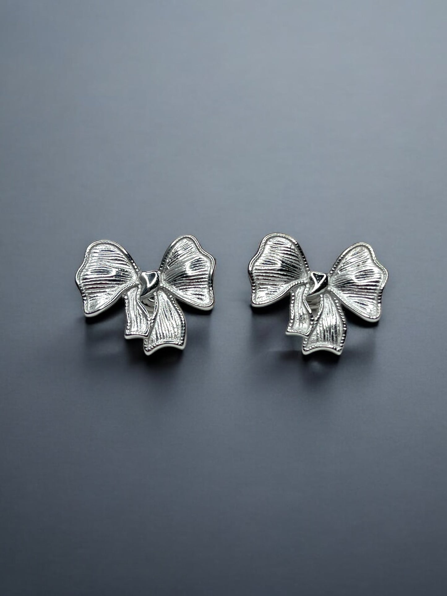 THE FLEURAE EAR STUDS