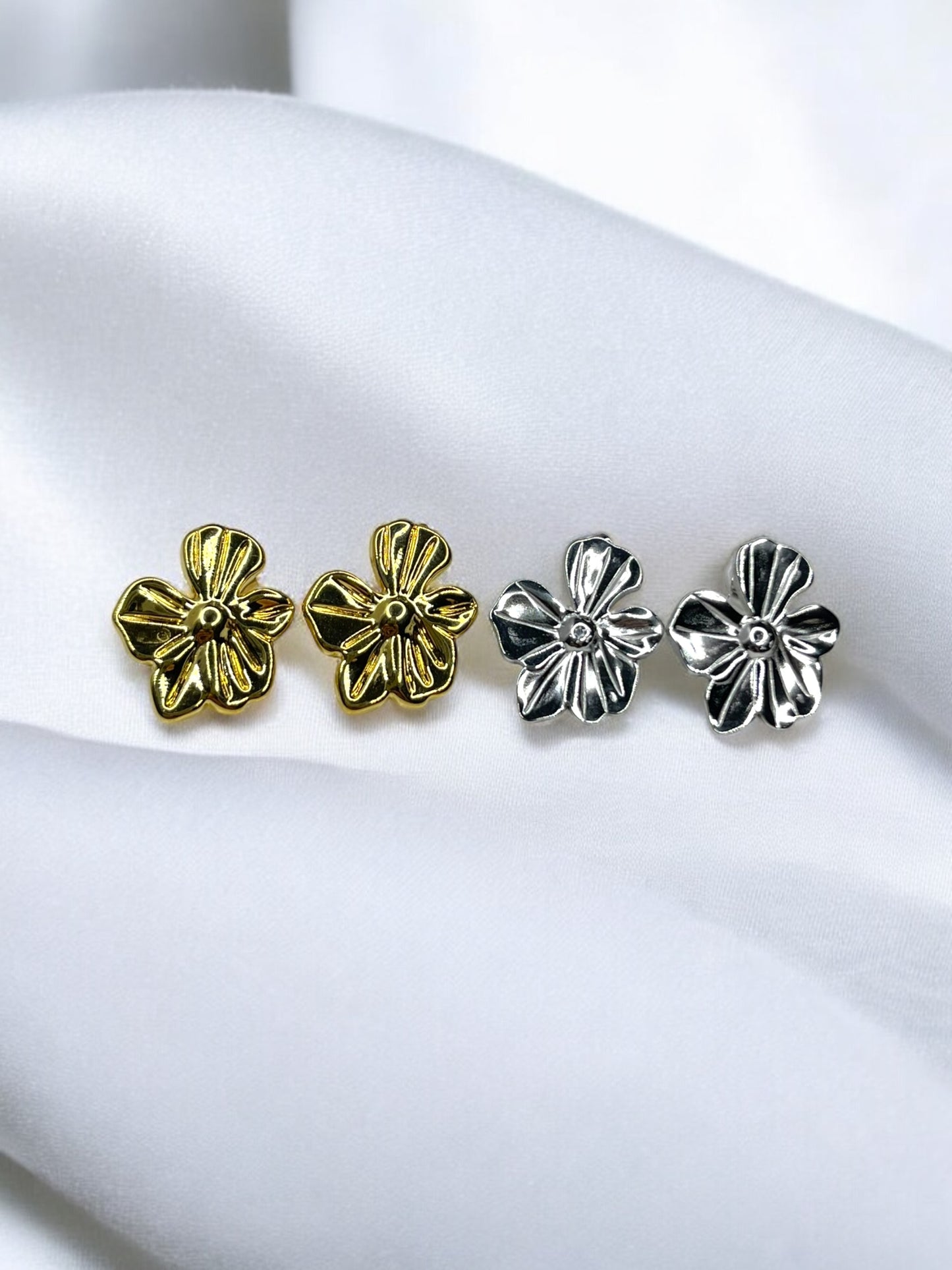 THE PETALYN SMALL EAR STUDS