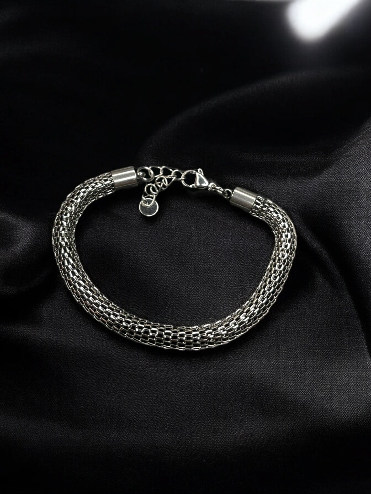 THE VELORA BRACELET