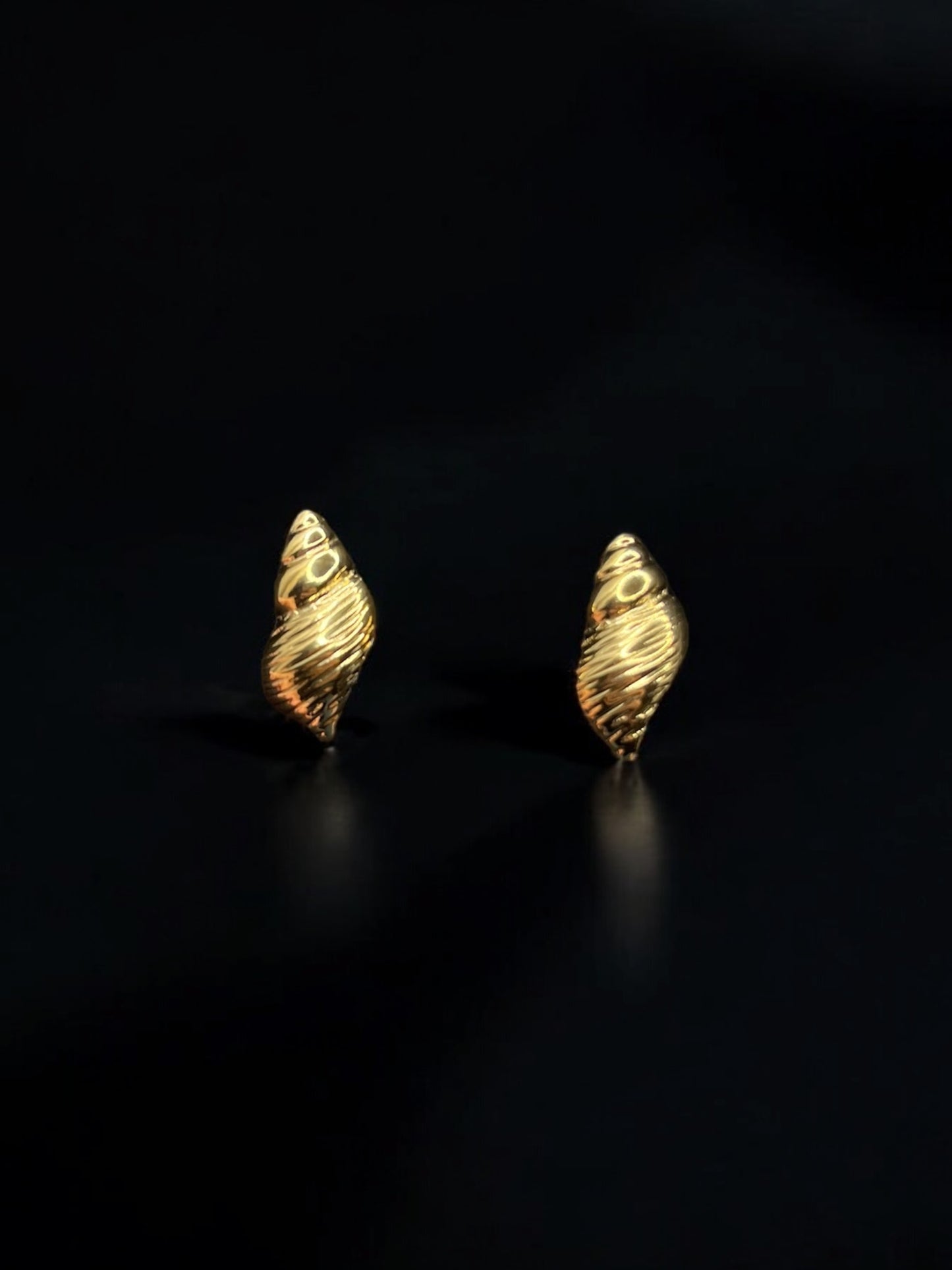 THE OCEALIS EAR STUDS