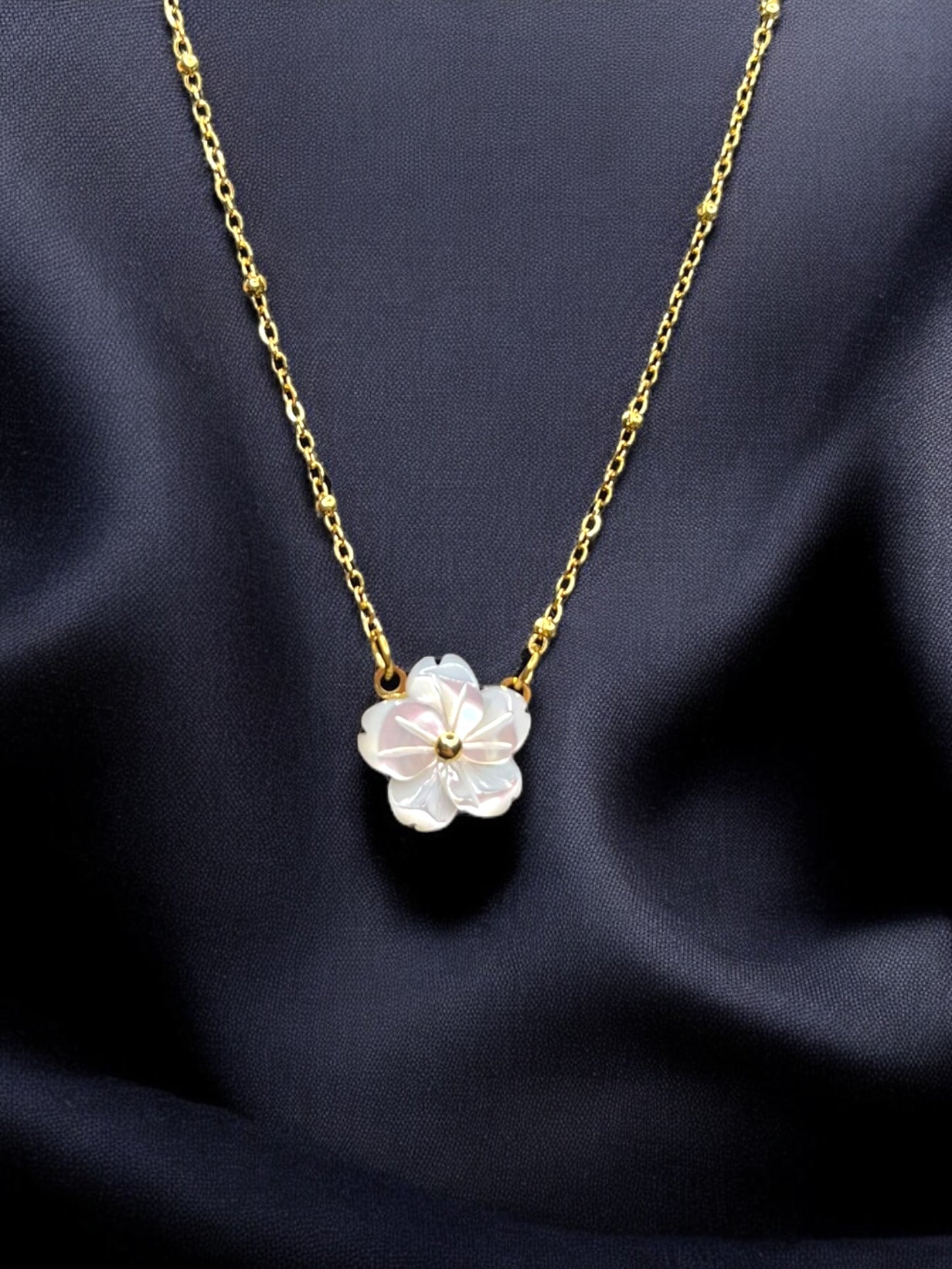 BLOOM NECKLACE