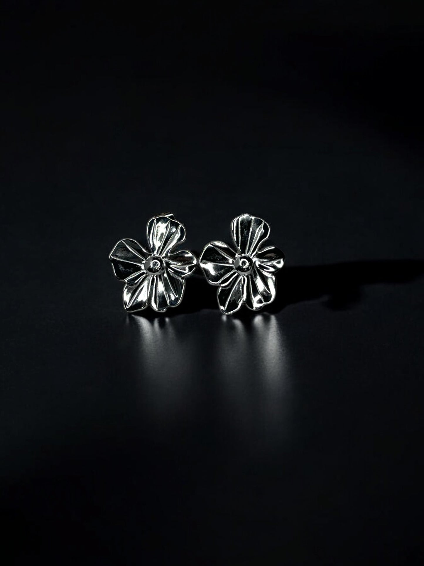 THE PETALYN SMALL EAR STUDS