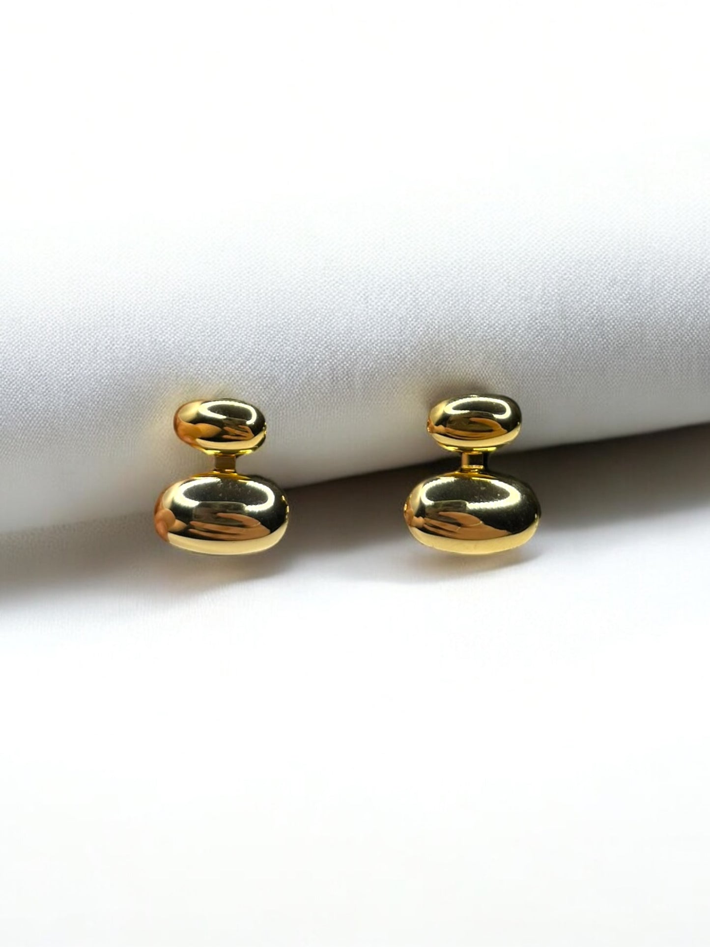 THE EVANIA EAR STUDS