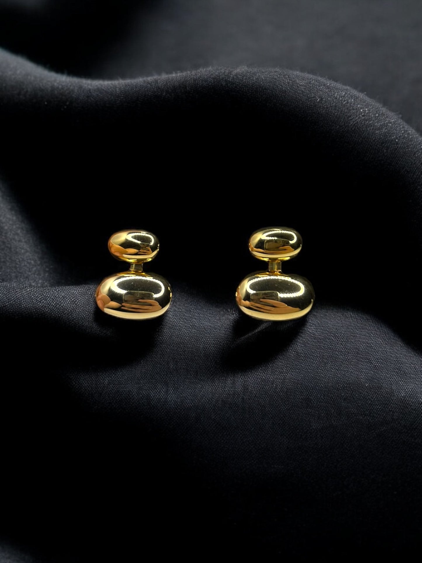 THE EVANIA EAR STUDS